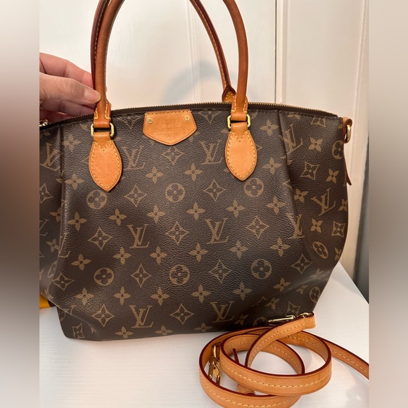 Authentic Louis Vuitton Turenne MM Monogram dust bag and box included. Well-kept - Picture 2 of 15